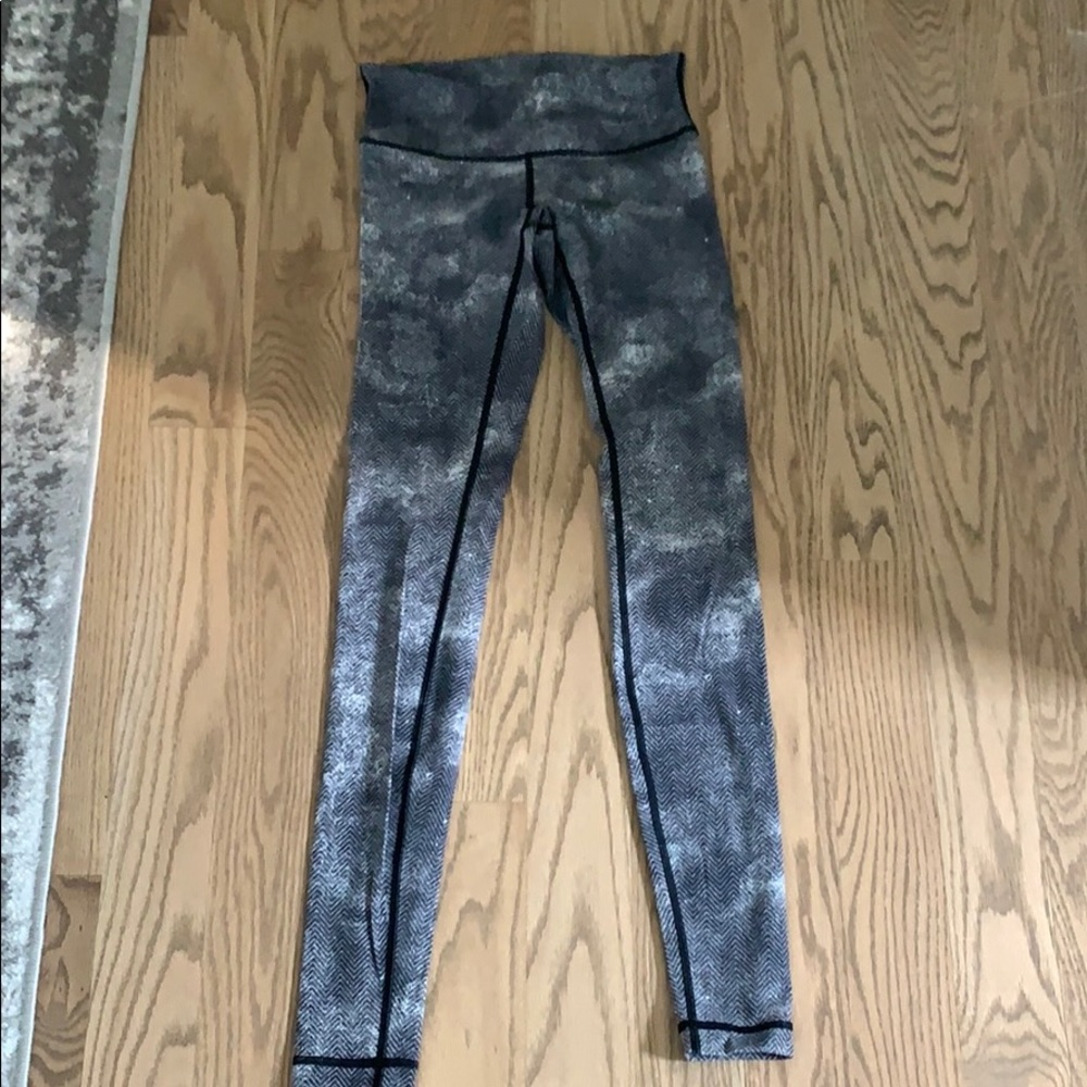 Lululemon Wunder Under Leggings - Size 4
